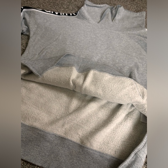 Sweatshirt - Picture 5 of 11